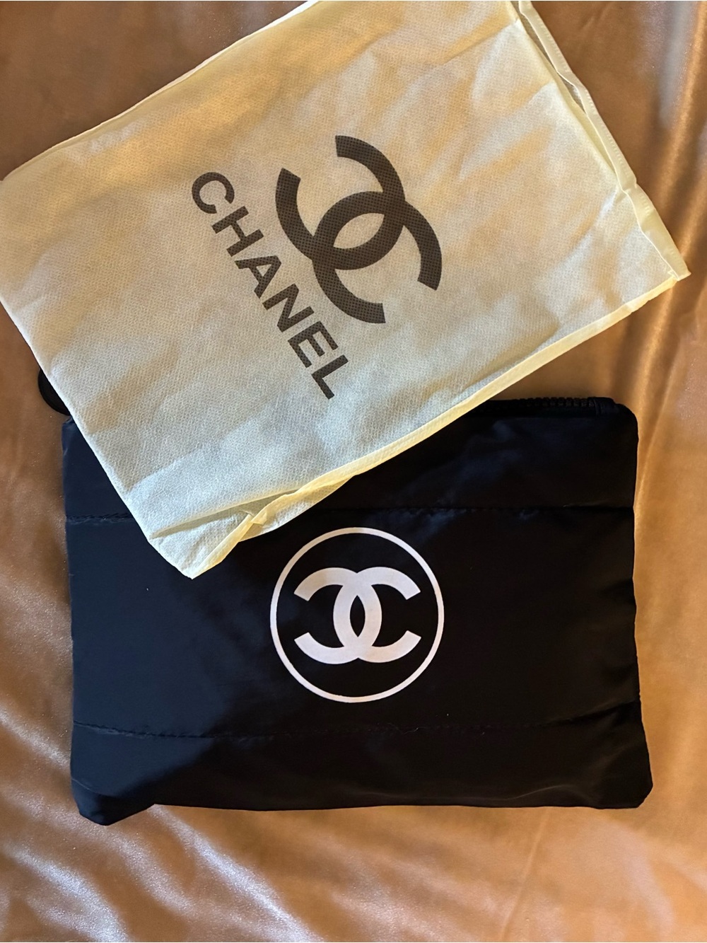 Large Chanel Black Puffy nylon w White ‘CC’ Branding cosmetic bag  Pouch. GWP - Picture 5 of 10
